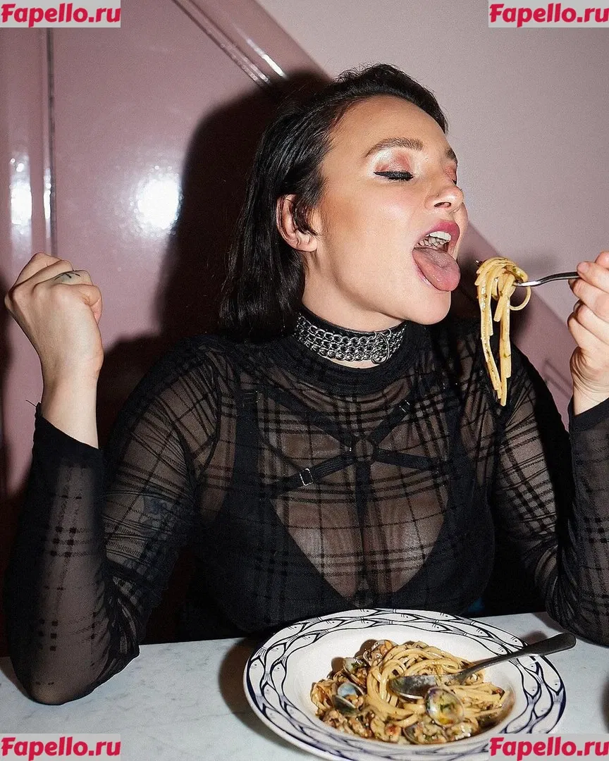 Gizzi Erskine Onlyfans Photo Gallery 