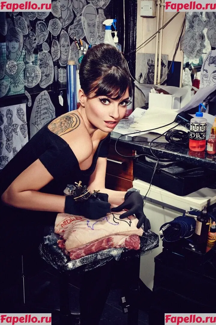 Gizzi Erskine Onlyfans Photo Gallery 