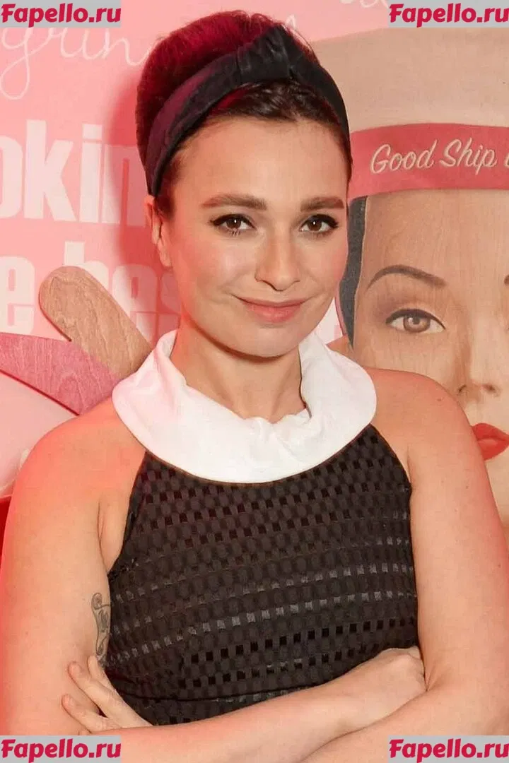 Gizzi Erskine Onlyfans Photo Gallery 