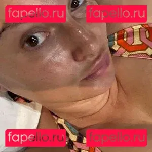 Gizzi Erskine Onlyfans Photo Gallery 