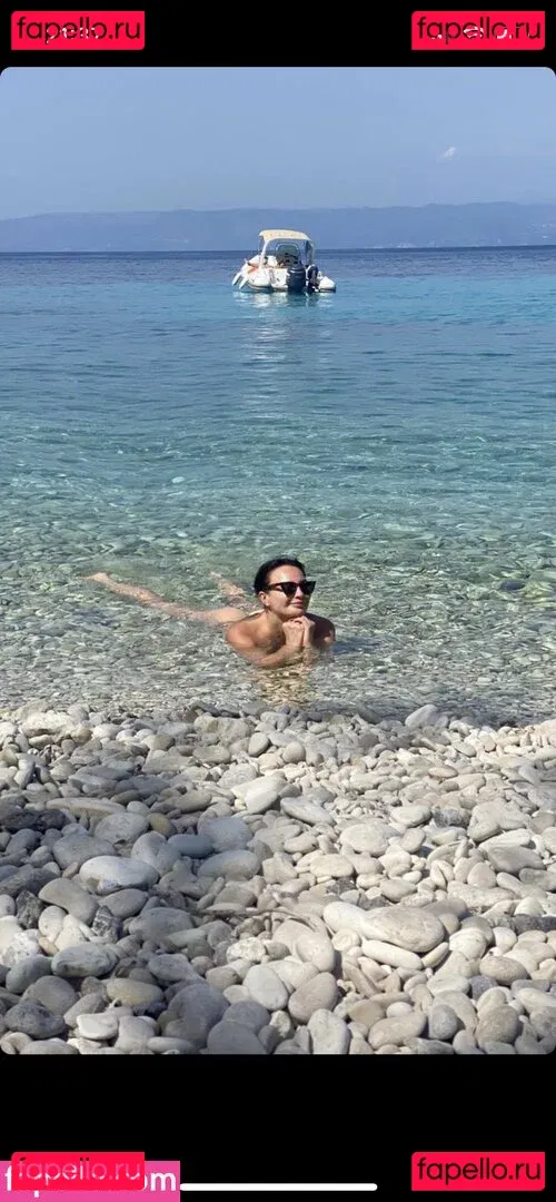 Gizzi Erskine Onlyfans Photo Gallery 