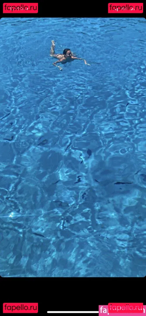 Gizzi Erskine Onlyfans Photo Gallery 