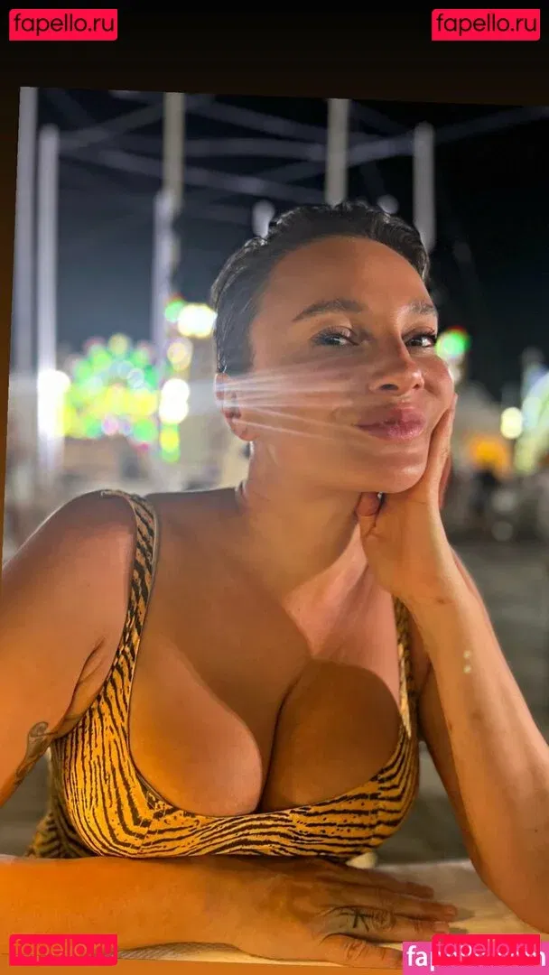 Gizzi Erskine Onlyfans Photo Gallery 