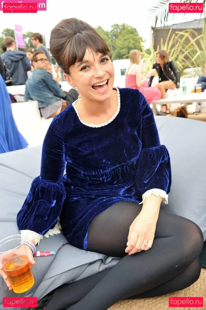 Gizzi Erskine Onlyfans Photo Gallery 