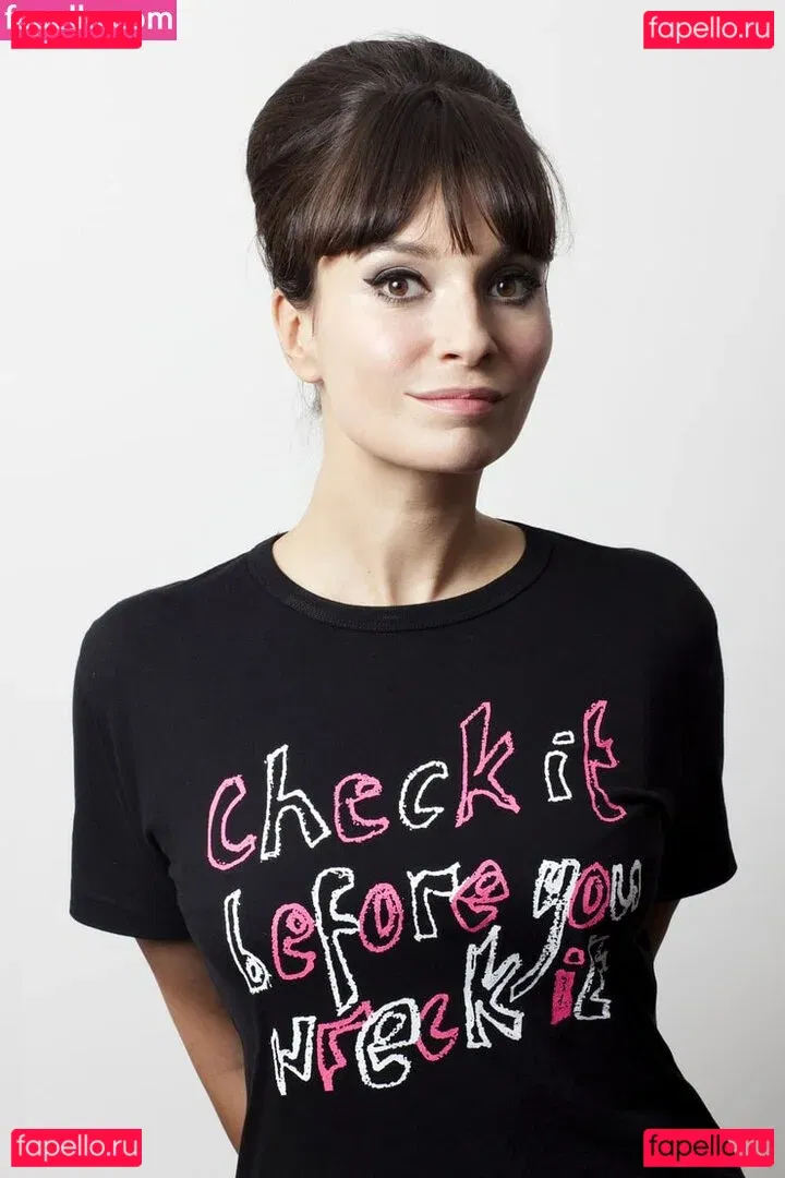 Gizzi Erskine Onlyfans Photo Gallery 