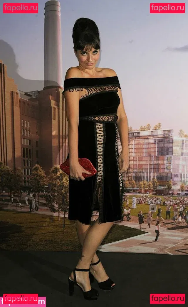 Gizzi Erskine Onlyfans Photo Gallery 