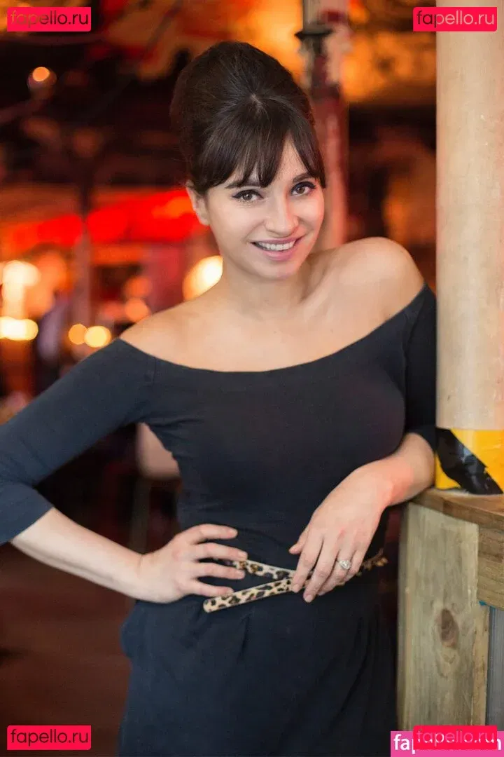 Gizzi Erskine Onlyfans Photo Gallery 