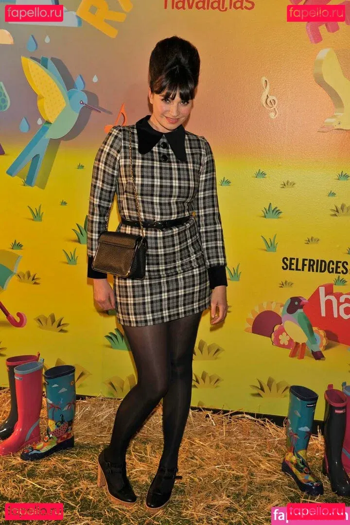 Gizzi Erskine Onlyfans Photo Gallery 