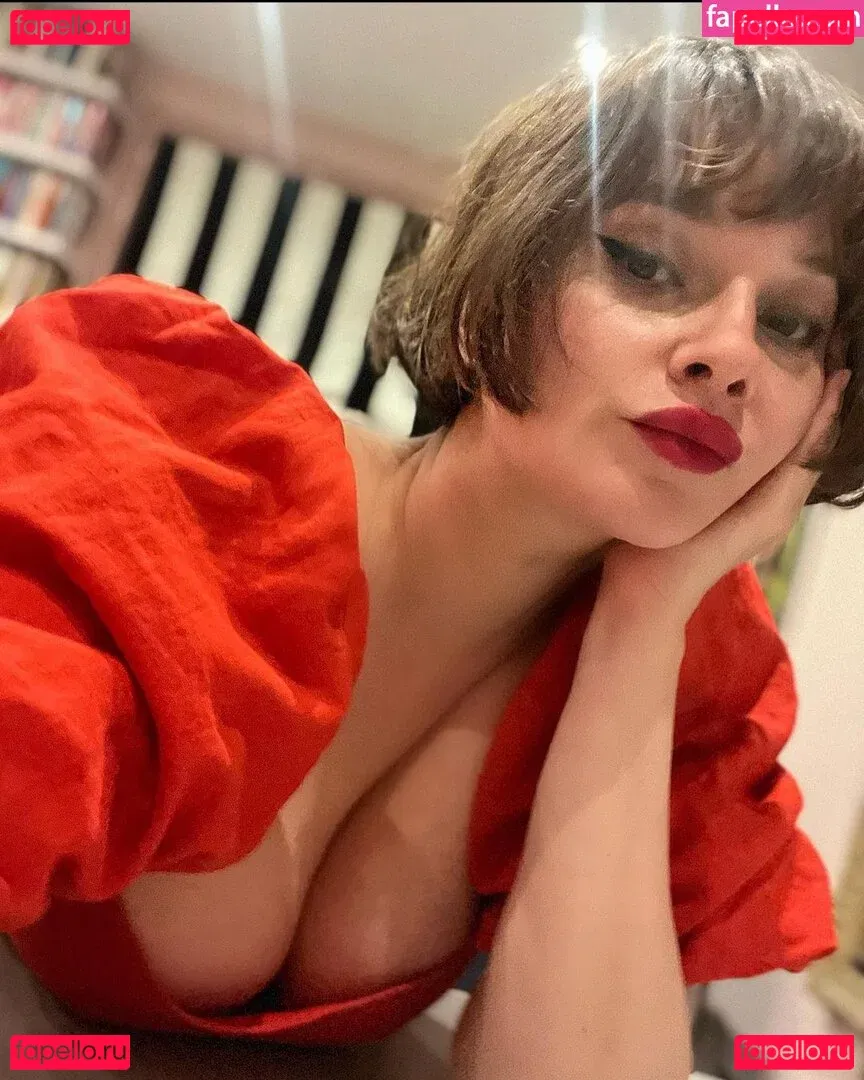 Gizzi Erskine Onlyfans Photo Gallery 