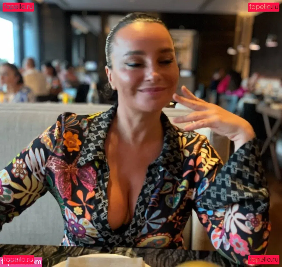 Gizzi Erskine Onlyfans Photo Gallery 