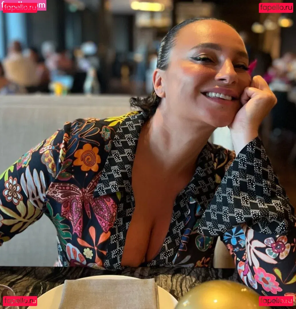 Gizzi Erskine Onlyfans Photo Gallery 