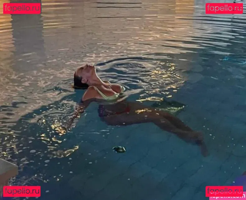 Gizzi Erskine Onlyfans Photo Gallery 