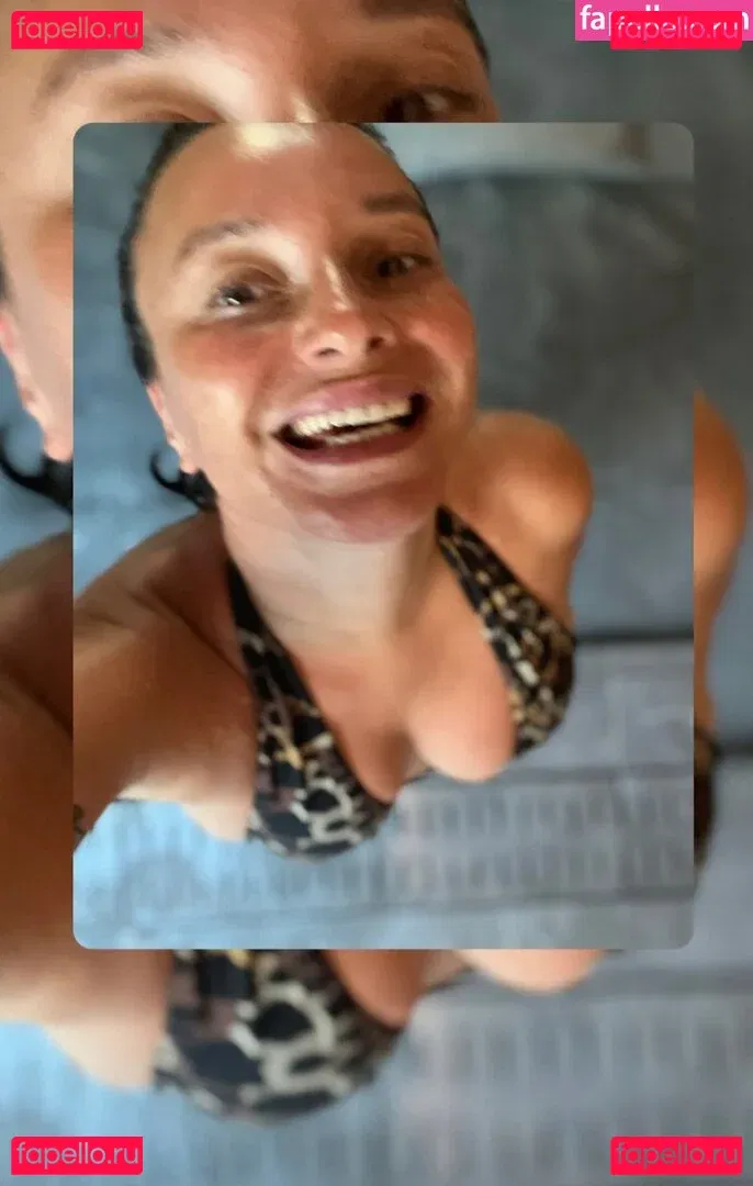 Gizzi Erskine Onlyfans Photo Gallery 