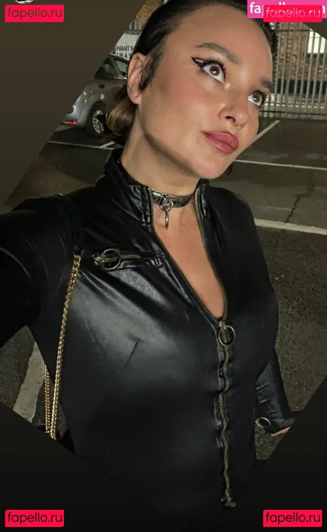 Gizzi Erskine Onlyfans Photo Gallery 