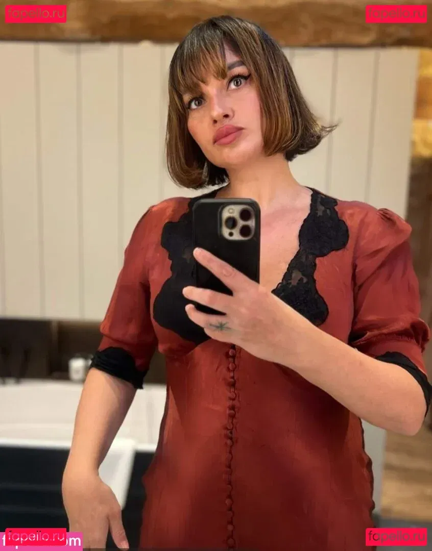 Gizzi Erskine Onlyfans Photo Gallery 