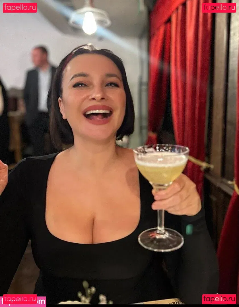 Gizzi Erskine Onlyfans Photo Gallery 