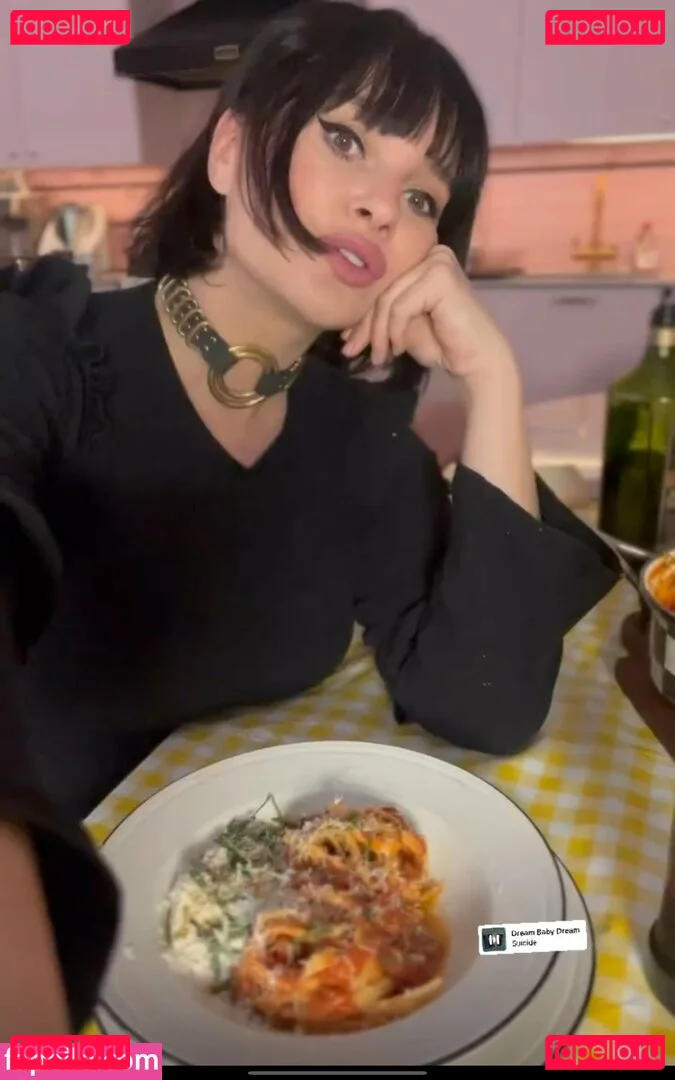 Gizzi Erskine Onlyfans Photo Gallery 