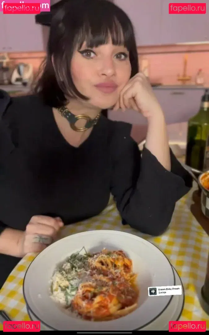 Gizzi Erskine Onlyfans Photo Gallery 