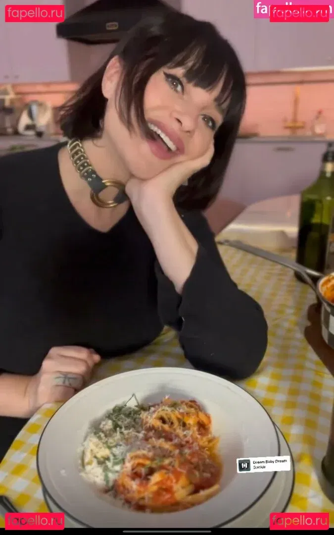 Gizzi Erskine Onlyfans Photo Gallery 