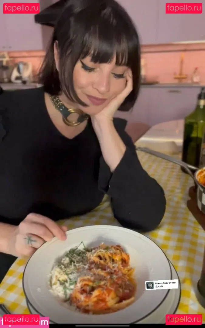 Gizzi Erskine Onlyfans Photo Gallery 