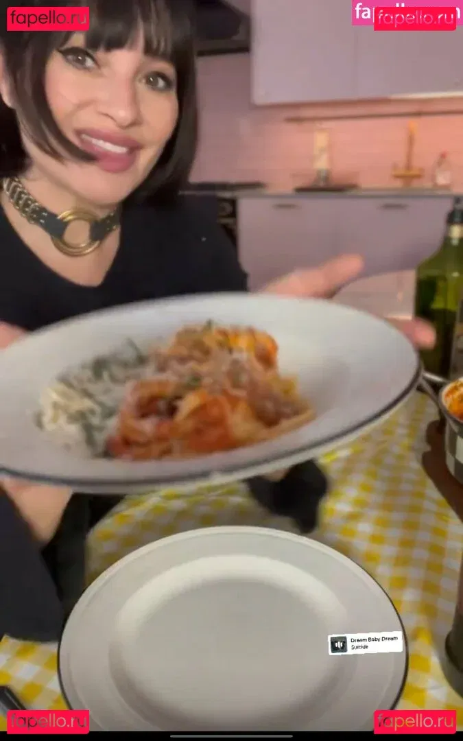 Gizzi Erskine Onlyfans Photo Gallery 