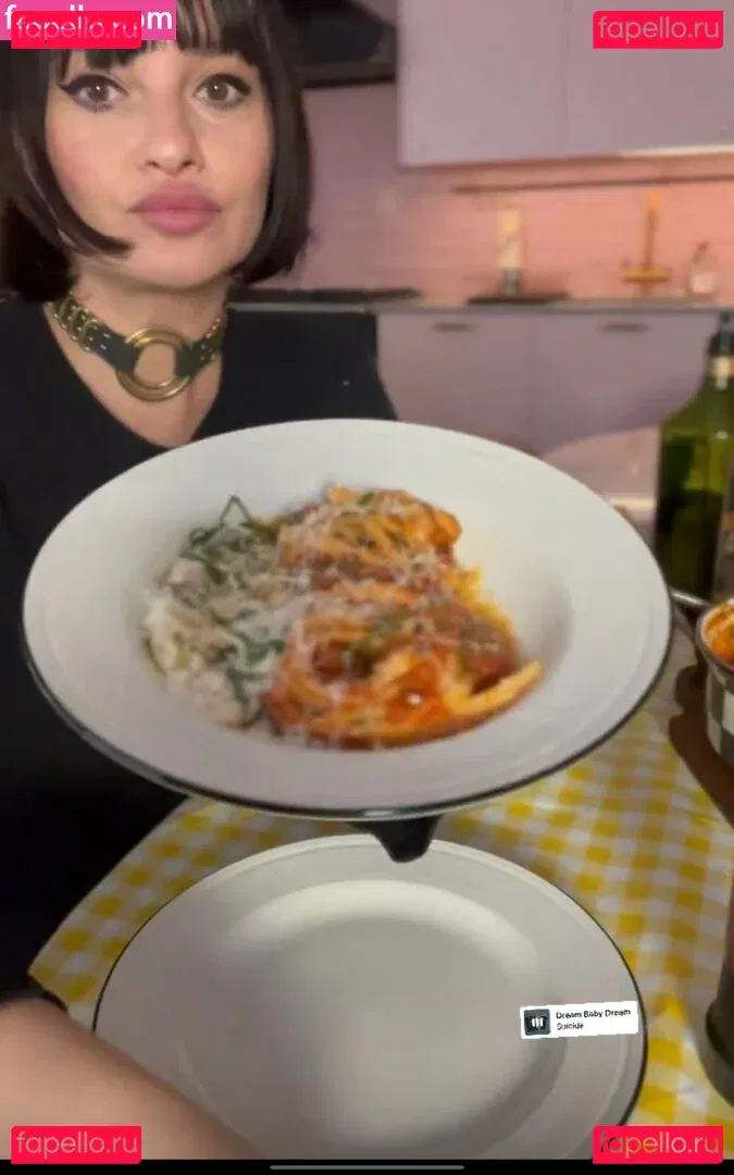 Gizzi Erskine Onlyfans Photo Gallery 