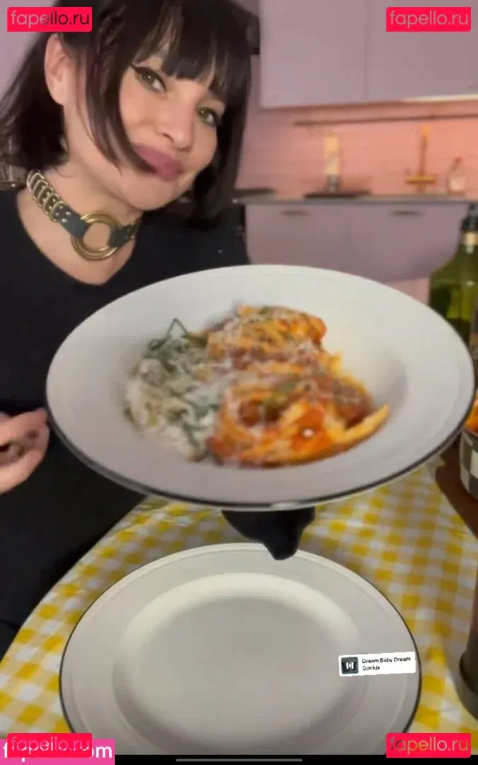 Gizzi Erskine Onlyfans Photo Gallery 