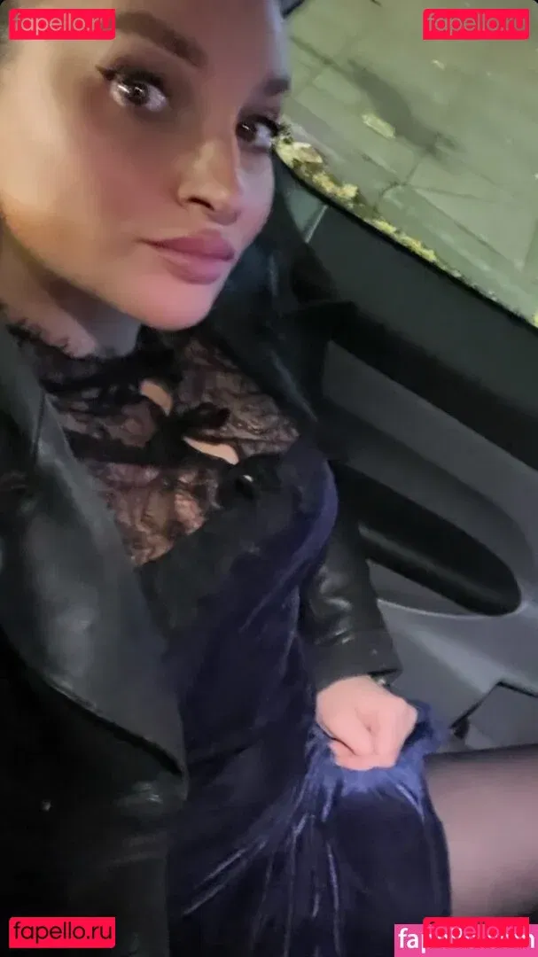 Gizzi Erskine Onlyfans Photo Gallery 