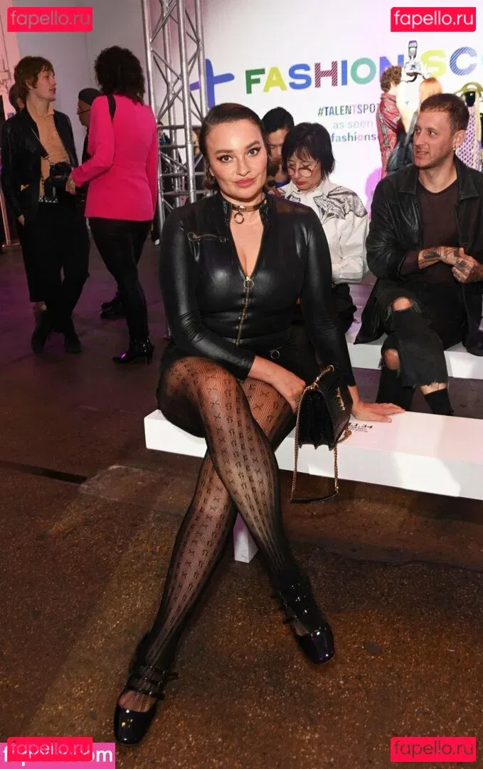 Gizzi Erskine Onlyfans Photo Gallery 