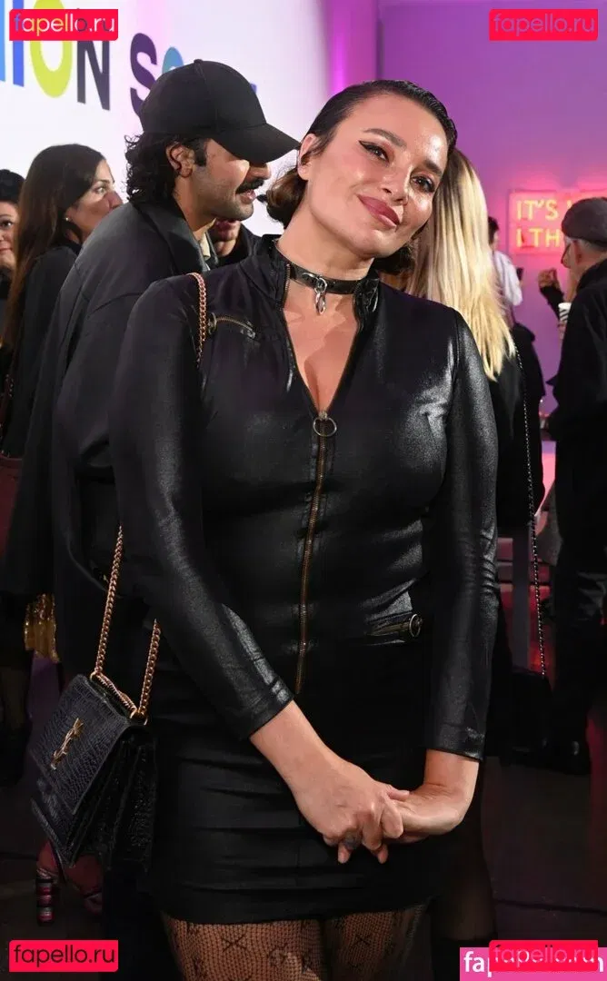 Gizzi Erskine Onlyfans Photo Gallery 