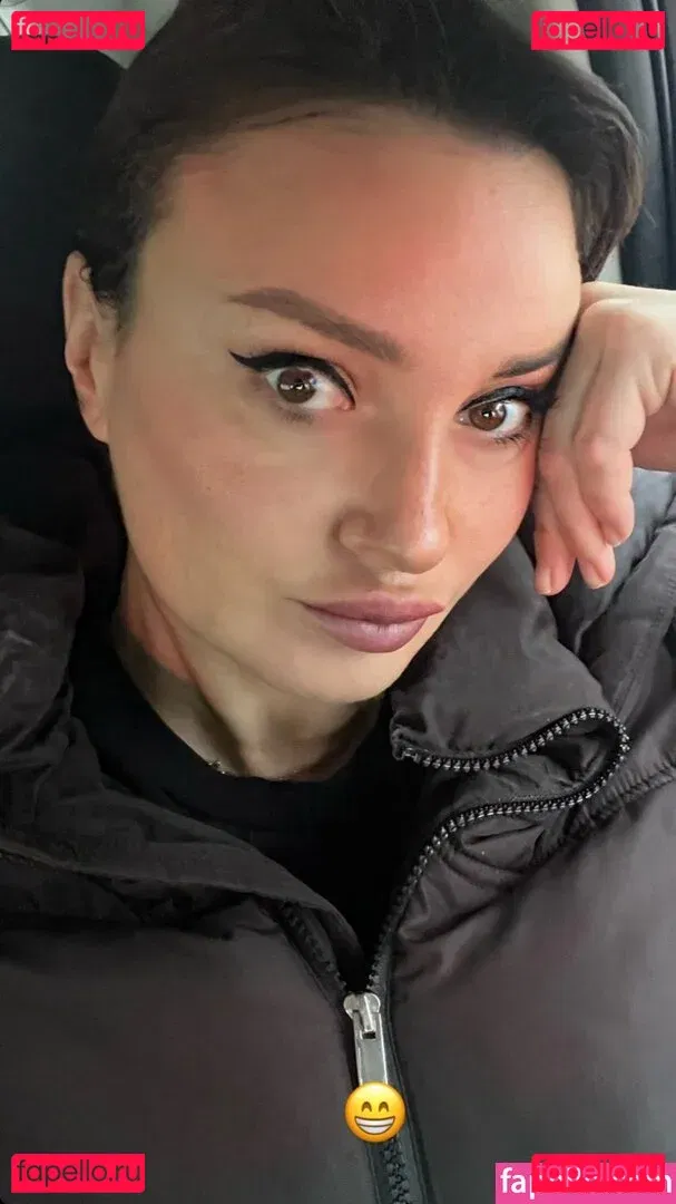 Gizzi Erskine Onlyfans Photo Gallery 