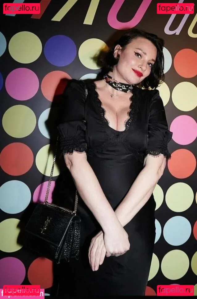 Gizzi Erskine Onlyfans Photo Gallery 