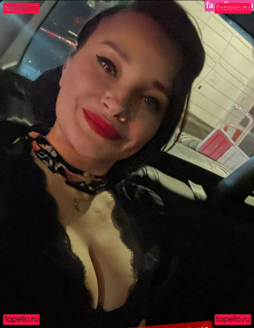 Gizzi Erskine Onlyfans Photo Gallery 