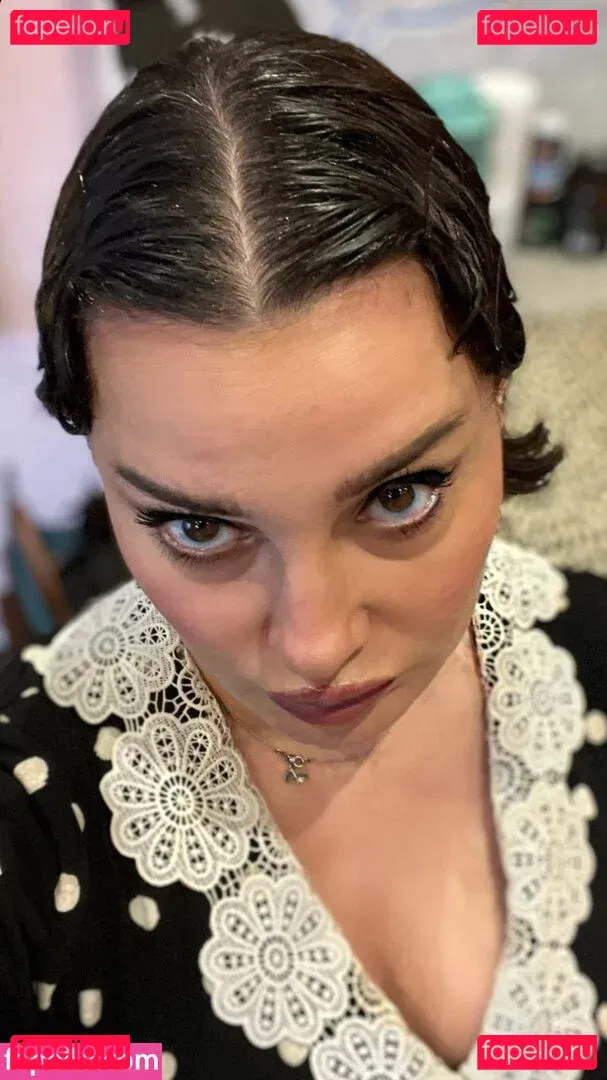 Gizzi Erskine Onlyfans Photo Gallery 