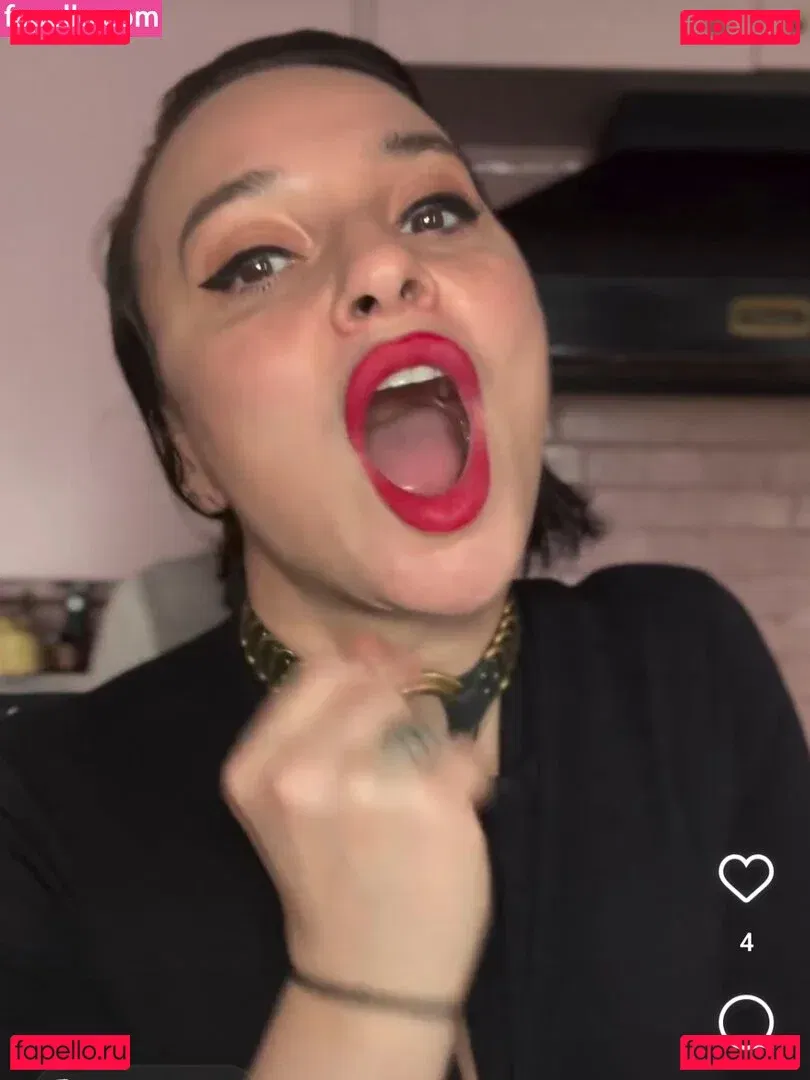 Gizzi Erskine Onlyfans Photo Gallery 