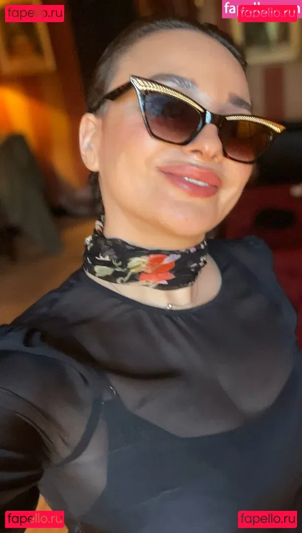 Gizzi Erskine Onlyfans Photo Gallery 