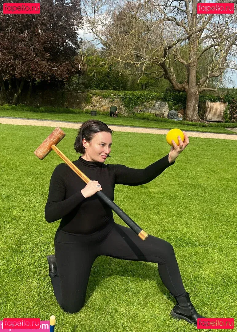 Gizzi Erskine Onlyfans Photo Gallery 