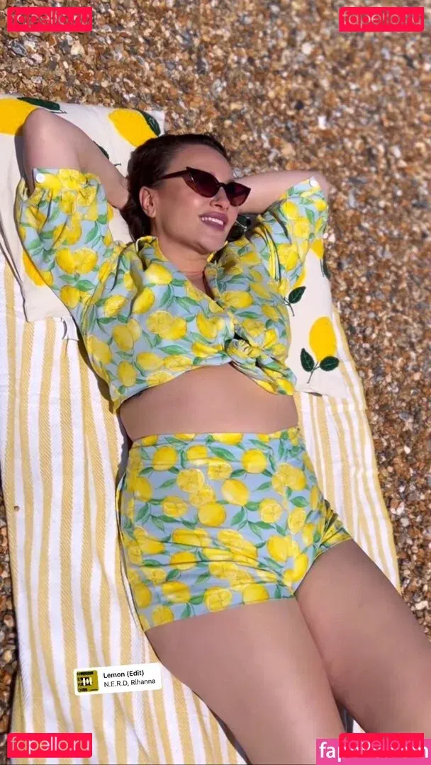 Gizzi Erskine Onlyfans Photo Gallery 