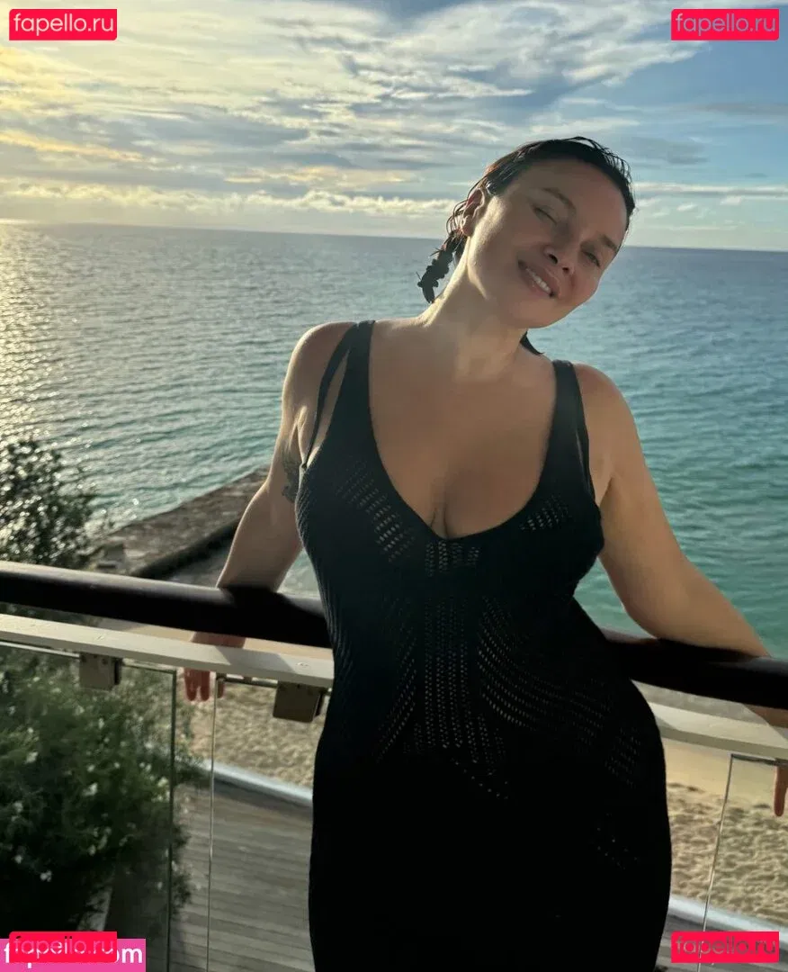 Gizzi Erskine Onlyfans Photo Gallery 