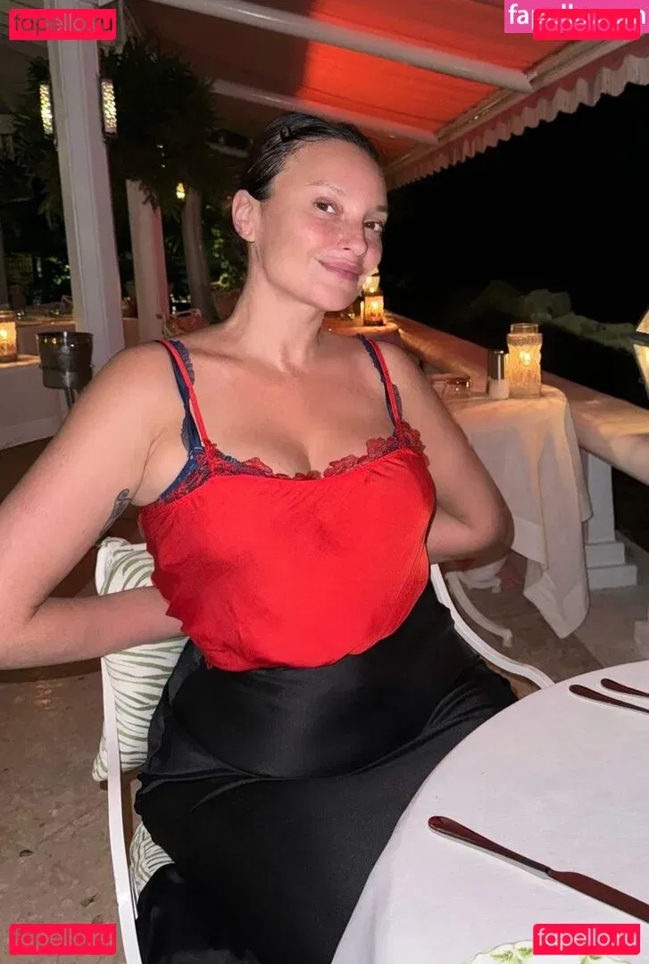 Gizzi Erskine Onlyfans Photo Gallery 