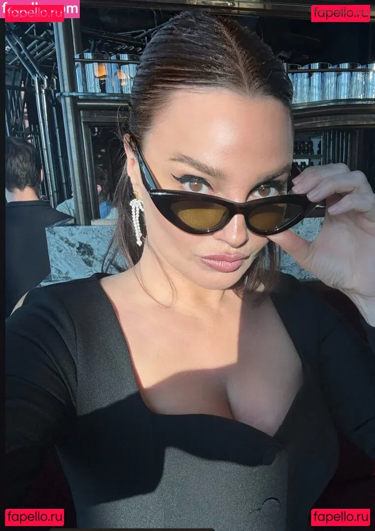 Gizzi Erskine Onlyfans Photo Gallery 