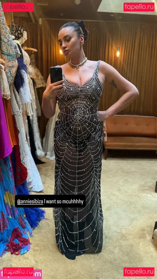 Gizzi Erskine Onlyfans Photo Gallery 