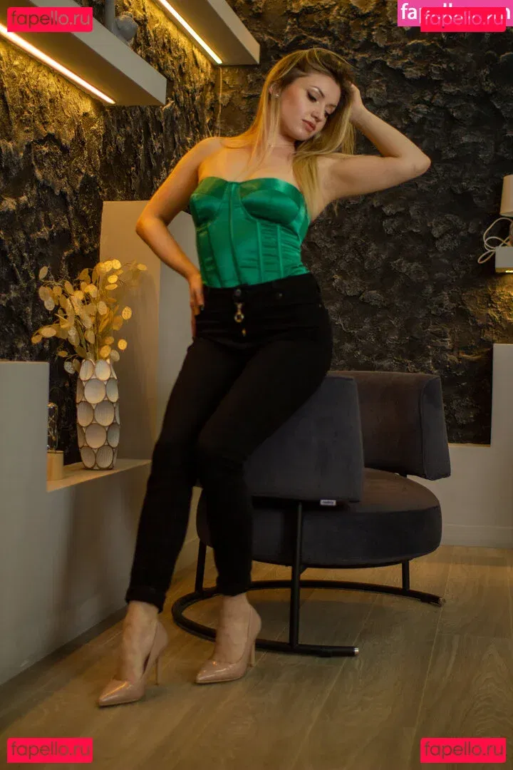 vikkytheone Onlyfans Photo Gallery 