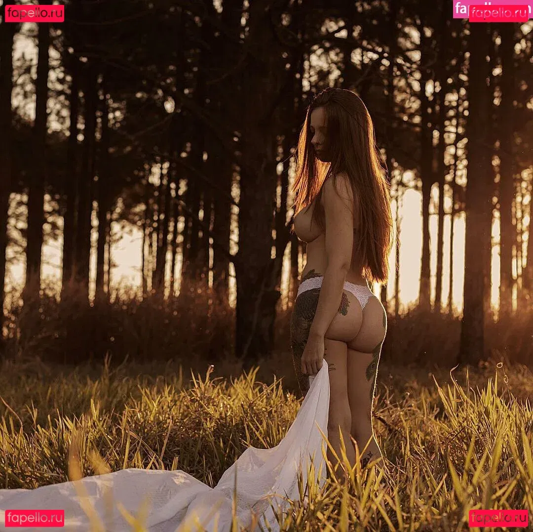 Emille Bee Onlyfans Photo Gallery 