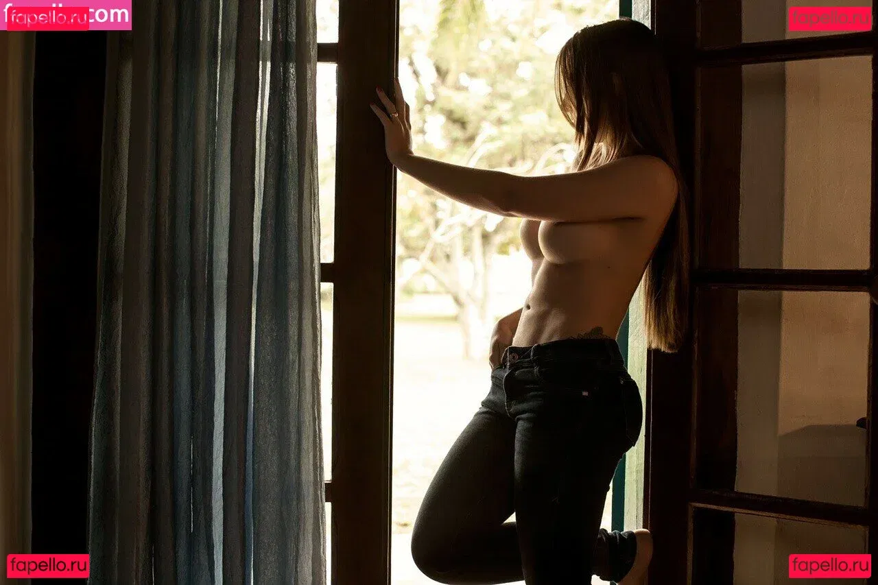 Emille Bee Onlyfans Photo Gallery 