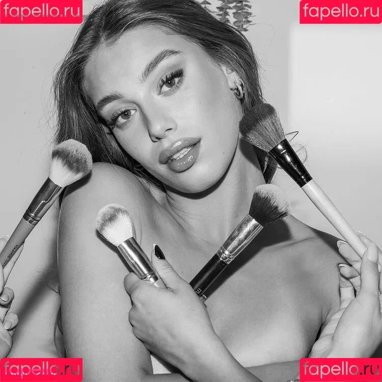 morelimelich Onlyfans Photo Gallery 
