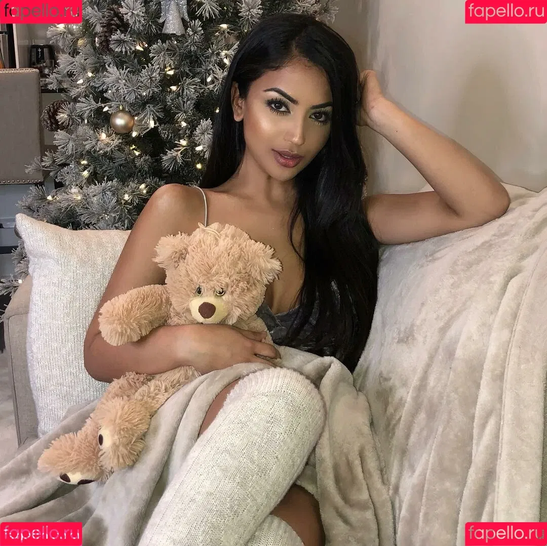 Aneeqa Farid Onlyfans Photo Gallery 