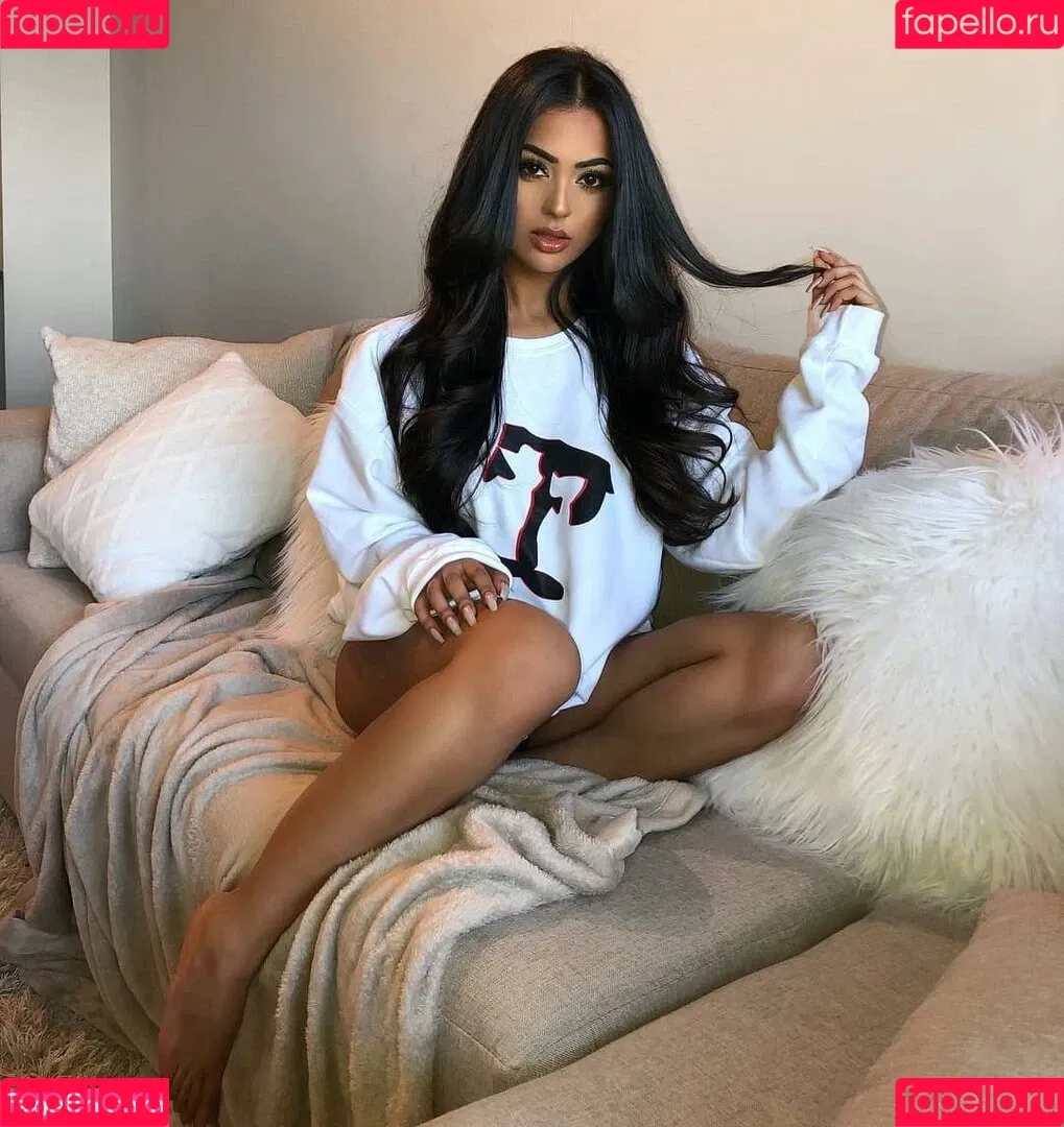 Aneeqa Farid Onlyfans Photo Gallery 