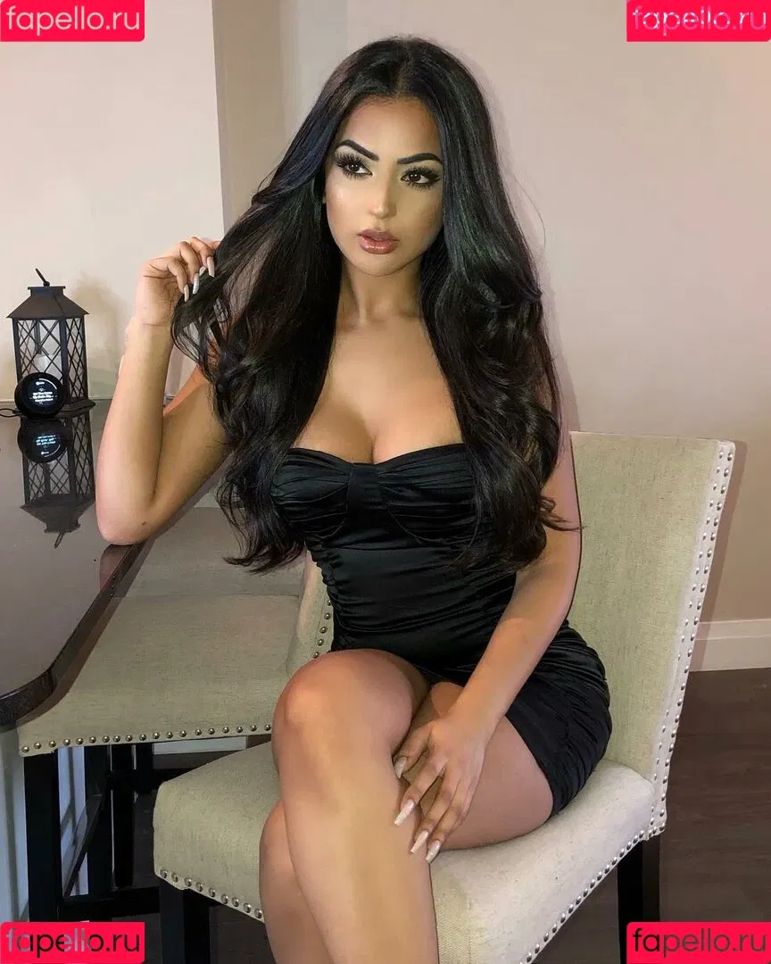 Aneeqa Farid Onlyfans Photo Gallery 