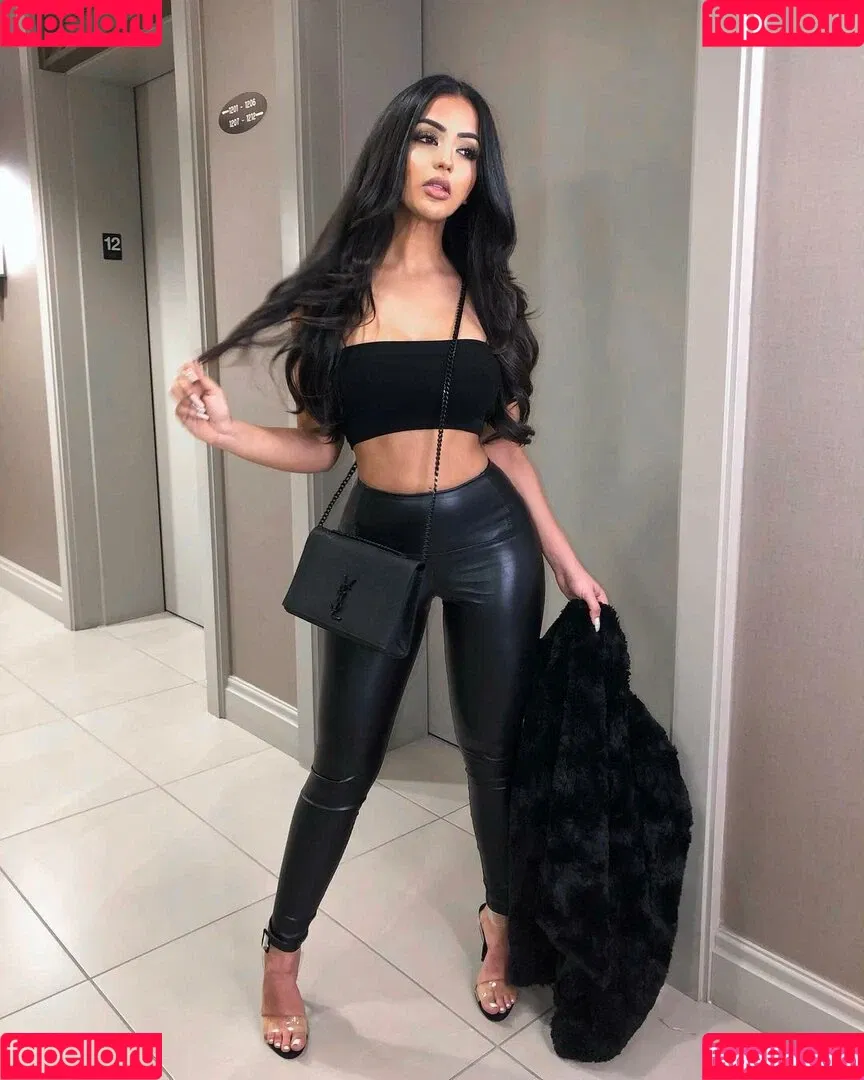 Aneeqa Farid Onlyfans Photo Gallery 